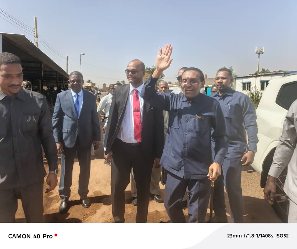 *رئيس الوزراء يوجه بتخصيص نافذة للمعلمين في مراكز خدمات الجمهور والمستشفيات