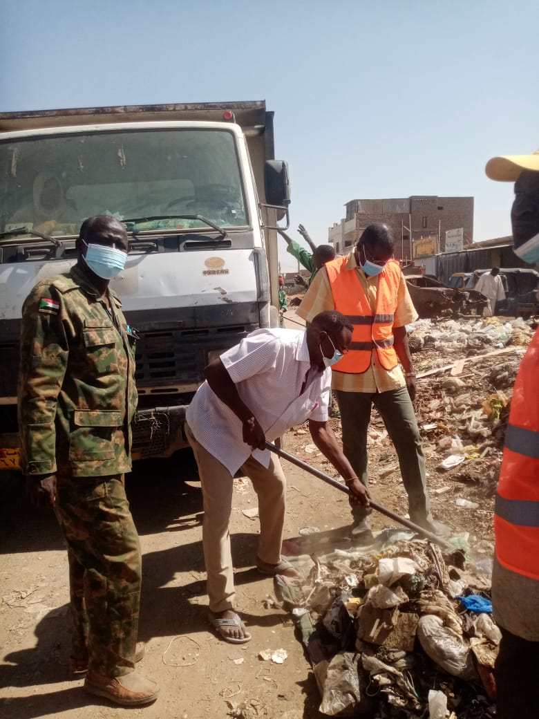 حملة واسعة لاصحاح البيئة  بحي مايو