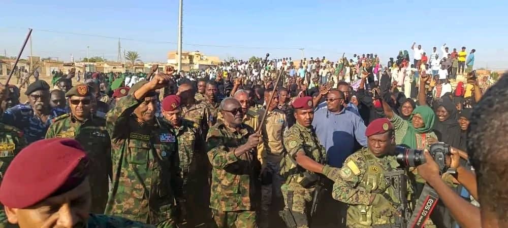 البرهان يفاجئ طاقم حراسته