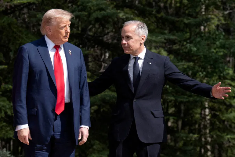 ترامب يهدد كندا برسوم جمركية بنسبة 100% إذا وقعت اتفاقا تجاريا مع الصين