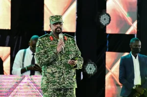 نجل الرئيس الأوغندي يعزز نفوذه ويبرز كأبرز المرشحين لخلافة والده