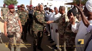 البرهان يقدم واجب العزاء في الشهيد اللواء معاوية حمد قائد الفرقة ٢٢ مشاة بابنوسة