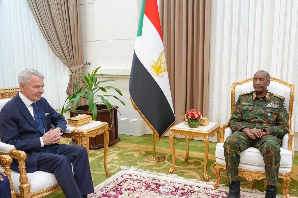 البرهان وهافيستو يؤكدان أهمية الحوار لتحقيق السلام وتهيئة السودان لمرحلة إعادة الإعمار